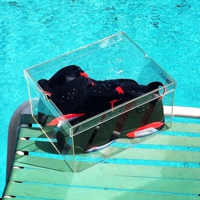 Grande boîte de présentation acrylique promotionnelle d'espadrille pour la vitrine acrylique d'espadrille de Nike
