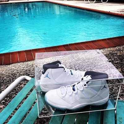 Grande boîte de présentation acrylique promotionnelle d'espadrille pour la vitrine acrylique d'espadrille de Nike