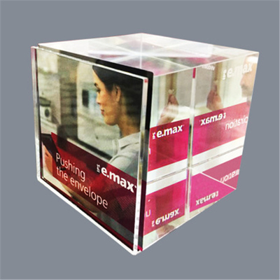 Les cadres acryliques en plastique de photo, le bureau 6 de lucite ont dégrossi les cubes acryliques en photo
