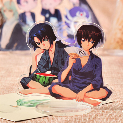 La photo créative d'anime de voyageur debout d'affichage acrylique fait sur commande a imprimé le voyageur debout de table de la publicité